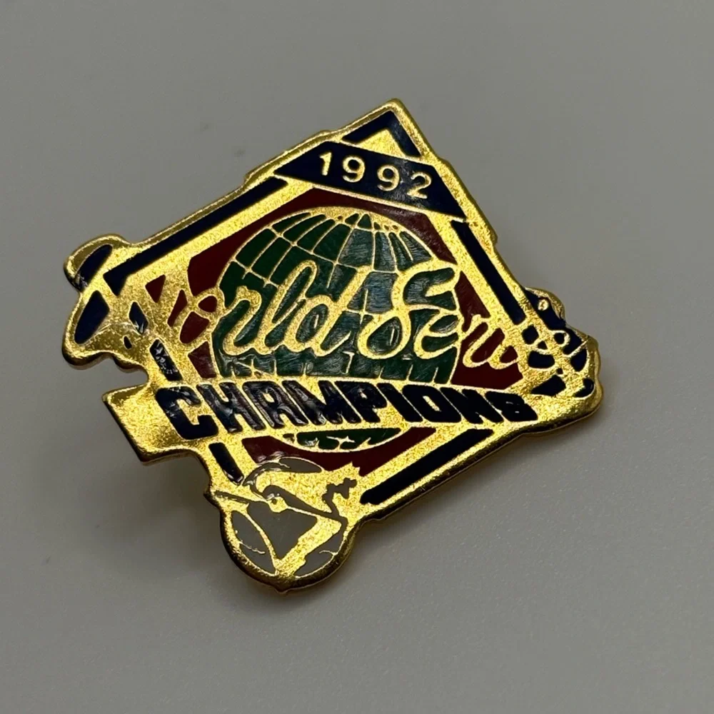 Vintage 1992 World Series Champions Toronto Blue Jays Lapel Pin MLB - Picture 2 of 4